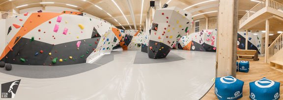 Die Boulderhalle "Steinblock" in Dornbirn wurde Komplett von den Tiroler Kletterwand-Spezialisten von der Firma Steilheit GmbH geplant und umgesetzt.